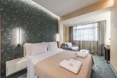 Image de 200 meters to the main square near everything  supermarket near us 24/7 open