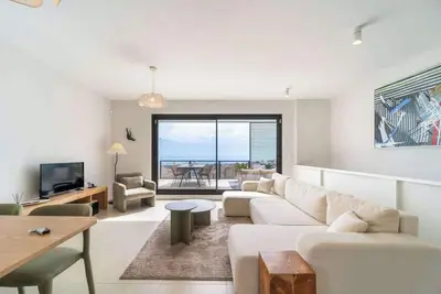 Image de Appartement moderne et lumineux avec vue naturelle époustouflante
