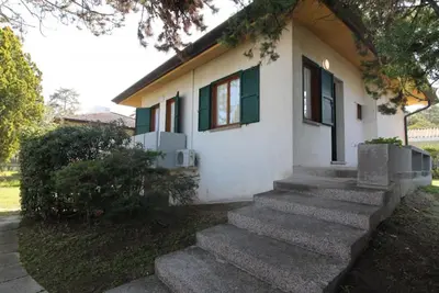 Image de Villa avec jardin privé clôturé