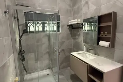 Image de Spacious Plush 5-bedroom house in serene Sunyani with Ac and free Wifi