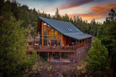 Image de A Bear's View Luxury Cabin 4Bd/4. 5Ba 8 Beds Sleeps 12 Great ski/summer getaway!