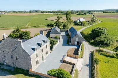 Image de Grande maison familiale, entièrement rénovée, entre mer et campagne.