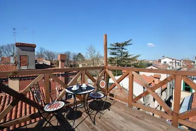 Image de Address: Calle de le Ancore, 1044 - Castello BiennaleGoogle maps ' position: https://maps. app. goo. gl/ZF2iGXAu1hQr4UdG7The apartment is located on the third floor, consisting of a bedroom, bathroom with tub, living room with sofa bed for 2 people,