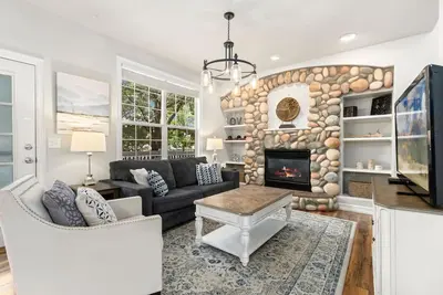 Image de Cozy 4-bedroom home featuring a fun game room, private basement media room, a warm fireplace, and a spacious backyard deck perfect for relaxing and gathering together.