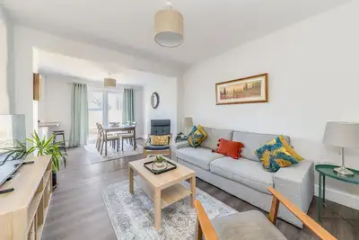 Image de Bungalow-Moderne-Salle de bain privée-Vue sur Rue