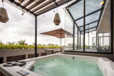 Image de Epic Condesa Penthouse + Private Rooftop Oasis + Hot Tub + Indoor-Outdoor Living