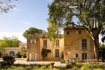Image de Bastide provençale, piscine chauffée, tennis, climatisation, 7 chambres, 7 sdb