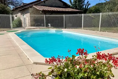 Image de Gîte Cabosse 13 pers. avec Piscine A la découverte du Périgord Dordogne