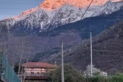 Image de Large cozy house with 5 rooms and beautiful garden 5 minutes from the lake