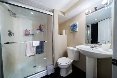 Image de Private 1br Basement Suite with Parking & Private Entrance – Downtown Kitchener