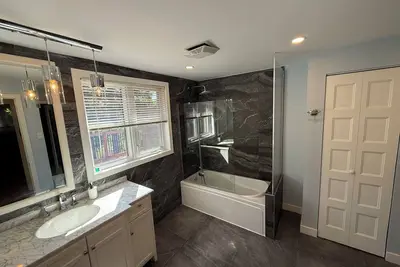 Image de Peaceful chalet on private lake.