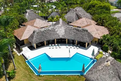 Image de Spectacular villa for rent, located in Casa de Campo, La Romana.