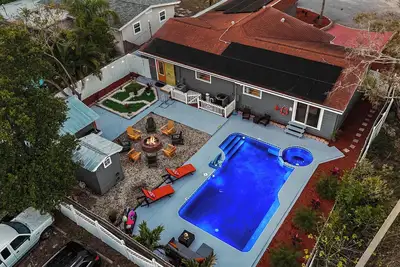 Luxury Escape: Heated Pool, Spa, Mini Golf, Arcade