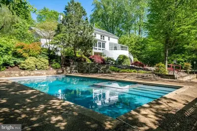Image de Family Estate Retreat in Potomac | Private Pool, Playset, Screened Porch | 4br/3. 5ba