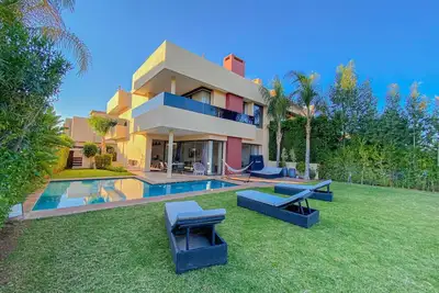 Image de Villa Luxe Golf – Piscine & Cinéma