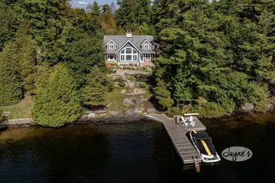 Image de Beautiful Waterfront Retreat on Muskoka Bay! Ac! Muskoka Room! Sw!