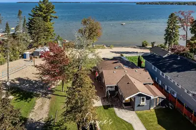 Image de Beautiful Lakeside Retreat on Lake Simcoe