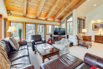 Image de 3 Mi to Vail Village: Classic Estate w/ Hot Tub!