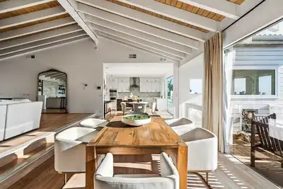 Image de Luxury Hollywood Hills Estate: Jetliner Views