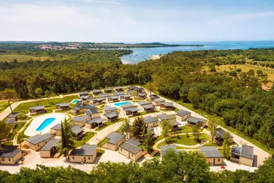 Image de Superbe caravane de 2 chambres à Vabriga