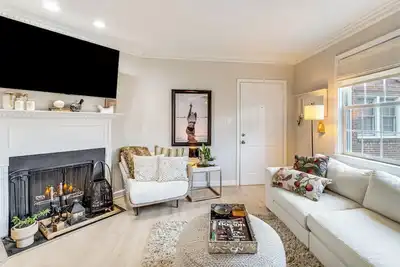 Image de No Car Needed! Condo in Old Town Alexandria