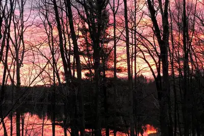 Image de 5 bedroom lakefront home.