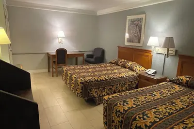 Image de Spacious Smoking Double Bedroom in Heart of Houston with Ac comfort