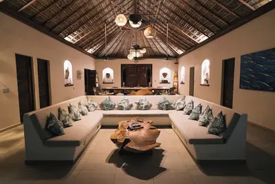 Image de Sunshine Beach Front House with Pickleball Court