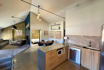 Image de Glass Workshop: Industrial Apartment Urban Living