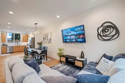 Image de Rooftop/King Beds/Ac/15 min to Downtown/Airport