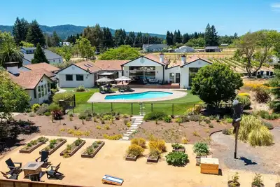 Image de Luxury Vineyard Estate | Walk to Wineries, Pool