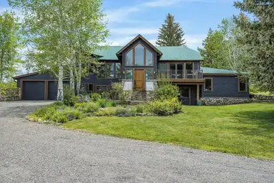 Image de Canyon View Home on 5 Acres | Pickleball Court + Views