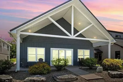 Image de Mott's Lakefront Landing: Dog-Friendly Lakefront Escape on Seneca Lake!