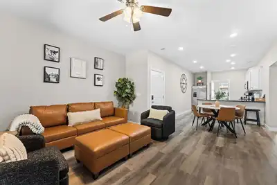 Image de New! 3 Bedroom Condo, Sleeps 8, No Stairs, Near Strip