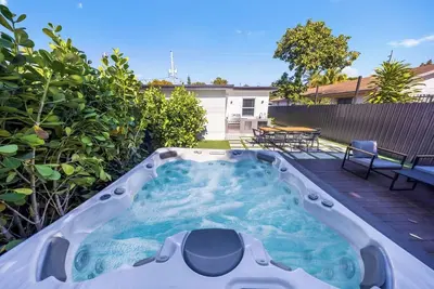 Image de Design Dist Cozy New Home | Bbq and Private HotTub