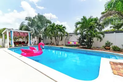 Image de Girls Getaway Hq, Heated Pool, 10 min to Cl Beach