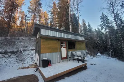 Image de Bombi Forest House. Located between Whitewater Ski Hill and Red Mountain Resort