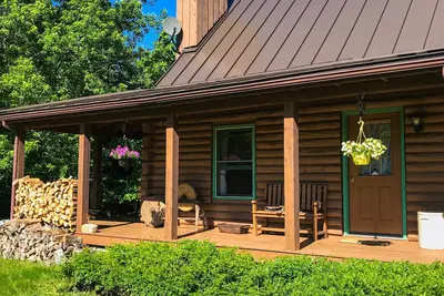 Image de Cabin on 12 acres w/ valley views, sledding hills, bbq, firepit, w/d, wifi
