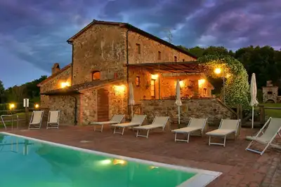 Image de Tuscan farmhouse in the hills 15 km from the beach. For those who looking for relax, peaceful and su