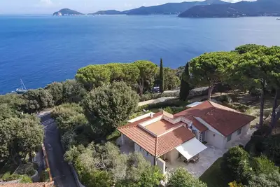 Image de Villa surrounded by greenery with breathtaking views over the Gulf of Spartaia and Procchio