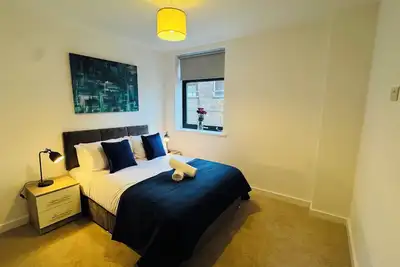 Well-Located 2-Bed Flat, Old Town