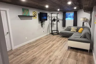 Image de Spacious and cozy 2-bedroom basement suite