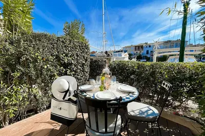 Image de Appartement moderne climatisé avec terrasse à Port Grimaud