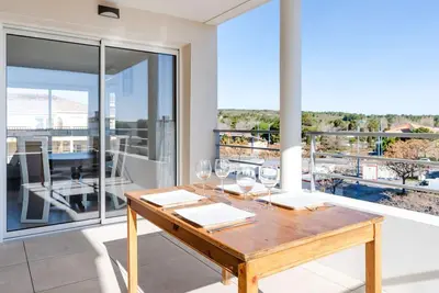 Image de Appartement T3 Climatisé avec Wifi, Balcon et Parking à 300m de la Plage - Narbonne Plage
