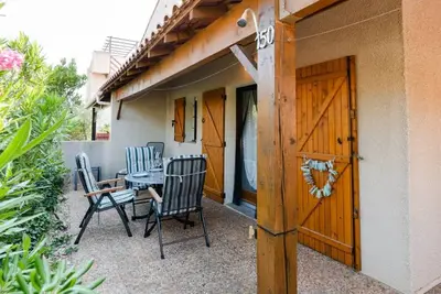 Image de Pavillon T2 Mezzanine climatisé, piscine, Wifi, proche lagune et plage, parking, non-fumeur