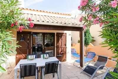 Image de Pavillon Studio Mezzanine à Narbonne-Plage avec Piscine