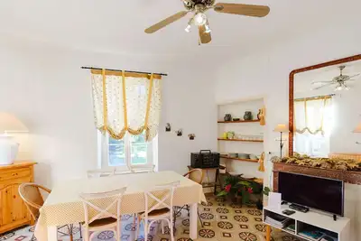 Image de Appartement Spacieux dans Domaine Viticole à 2 km de Narbonne-Plage, 3 Chambres, Accès WiFi Inclus
