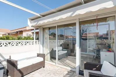 Image de Pavillon Studio Mezzanine Climatisé avec Piscine et Wifi, Proche Plage à Gruissan