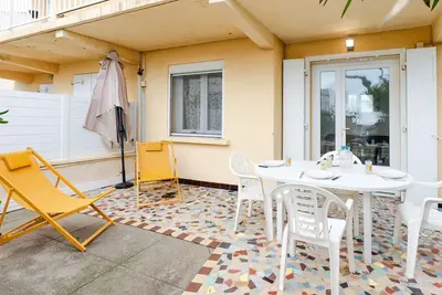 Image de Appartement familial à 30m de la plage, vue mer