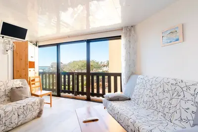 Image de Appartement lumineux à Gruissan, 2 chambres, proche plage, parking sécurisé, mini-box Wifi, non-fumeur